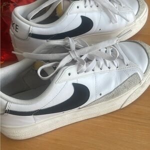 Nike womens 8 White and Black Sneakers